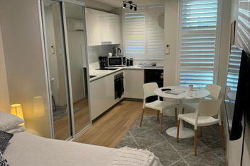 Sam The Central Studio with Sydneys Hotel