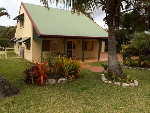 Sand Piper Cottage Rainbow Beach - Sydneys Hotel 0