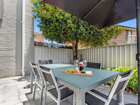 Sandcastles 7 8 Ala Moana Way - Sydneys Hotel 1