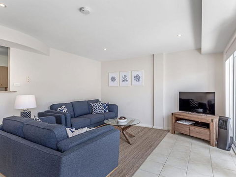 Sandcastles 7 8 Ala Moana Way - Sydneys Hotel 3