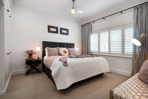 Sandringham - Sydneys Hotel 1