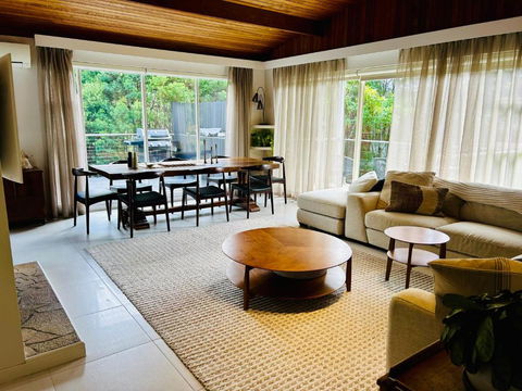 Sandy Bay Haven - Sydneys Hotel 0