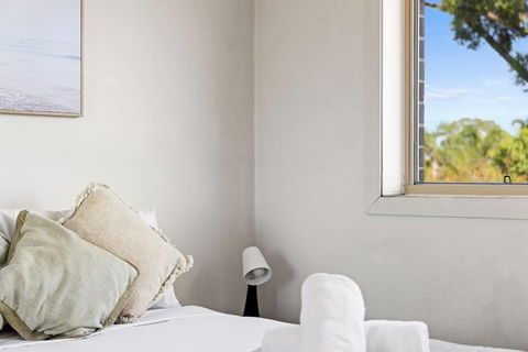Serene Double Room In Revesby - Mins To Eateries & Shops - Shared Bathroom - Sydneys Hotel 2