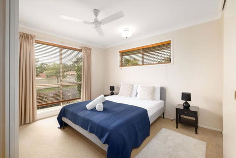 Spacious 3-BR Haven Prime Location Shopping Centre - Sydneys Hotel 3