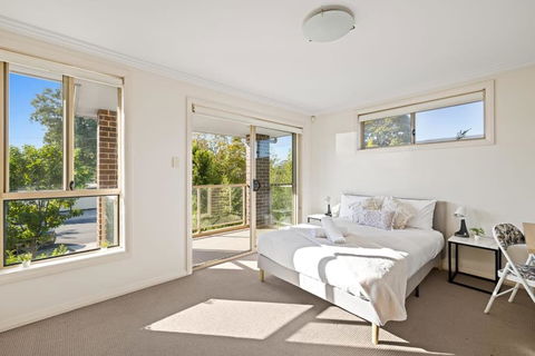 Spacious Double Ensuite Room In Revesby - Seconds To Shops - Sydneys Hotel 0