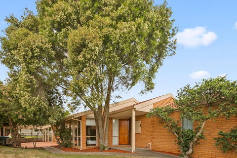 StayAU 3BRM Family Home Netflix Pet-Friendly - Sydneys Hotel 1