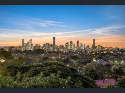 Stunning City View 5BR With Balcony Near Malls Uni And CBD - Sydneys Hotel 0