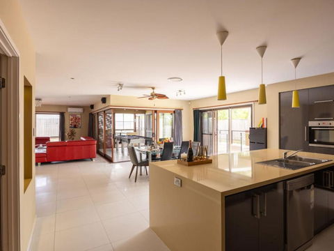Stylish 2BR House For A Memorable Stay Stretton - Sydneys Hotel 0