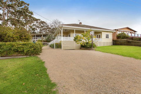 BEACHSIDE GETAWAY - DROMANA - Sydneys Hotel 0