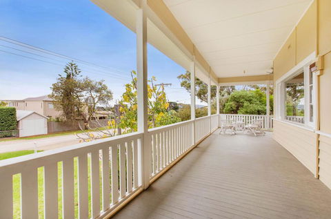 BEACHSIDE GETAWAY - DROMANA - Sydneys Hotel 3