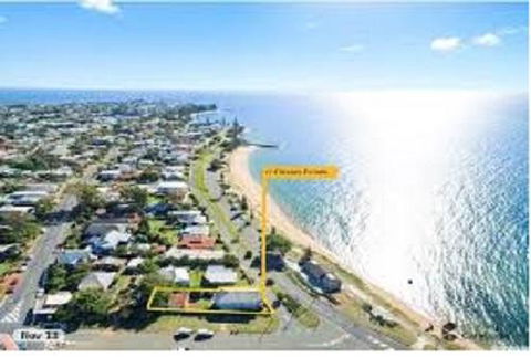 Beachside Queenslander - Sydneys Hotel 0