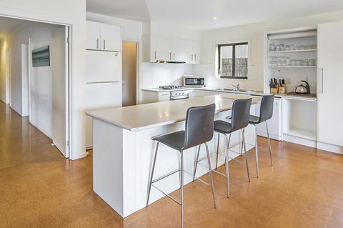 Beachside Vista - Sydneys Hotel 3