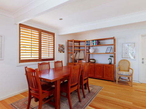 Beauty And The Beach', 88 Foreshore Drive - Large Home With WIFI & Water Views - Sydneys Hotel 1