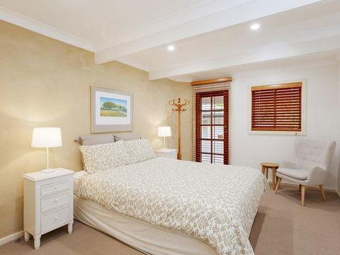 Beauty And The Beach', 88 Foreshore Drive - Large Home With WIFI & Water Views - Sydneys Hotel 3