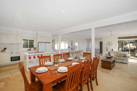 Bella House - Sydneys Hotel 0