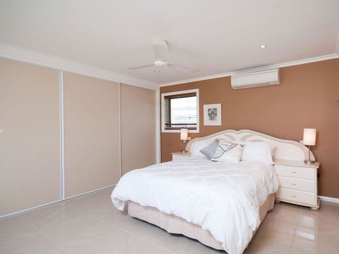 Bellima Beach House', 9 Jackson Close - Huge Duplex With Air Con And Fabulous Views - Sydneys Hotel 1