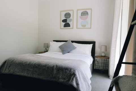 Bells Beach Cottages - Sydneys Hotel 2
