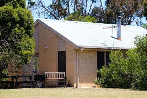 Bells Beach Cottages - Sydneys Hotel 0