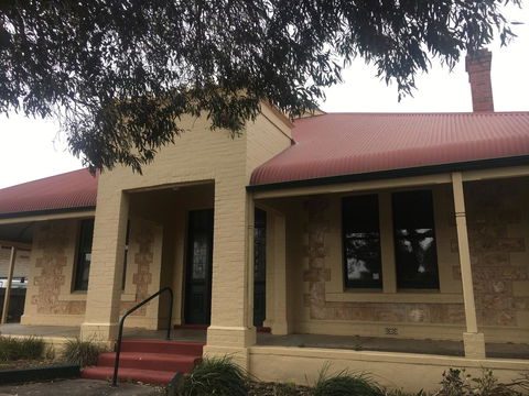 BELMONT 11 Bedroom Home In The Heart Of Victor Harbor - Sydneys Hotel 1