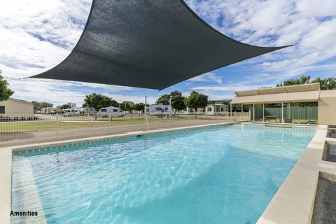 Benalla Tourist Park - Sydneys Hotel 0