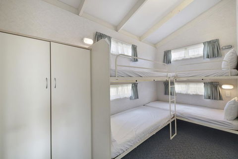 Benalla Tourist Park - Sydneys Hotel 2