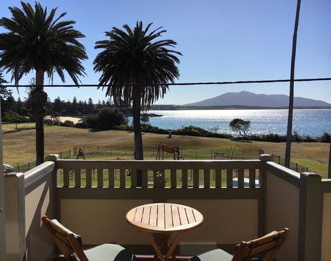 Bermagui Beach Hotel - Sydneys Hotel 0