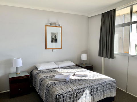 Bermagui Beach Hotel - Sydneys Hotel 2