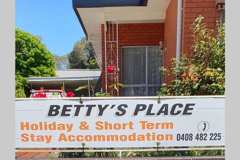 Betty's Place - Sydneys Hotel 0