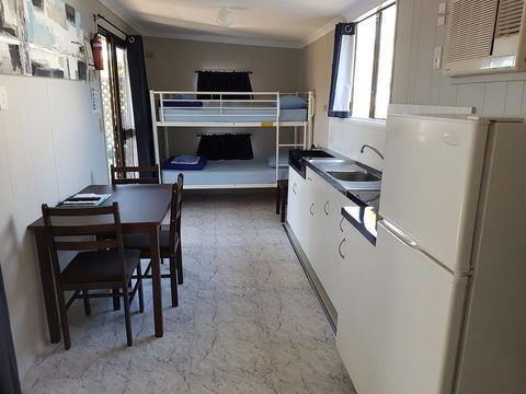 BIG4 Cane Village Holiday Park - Sydneys Hotel 2