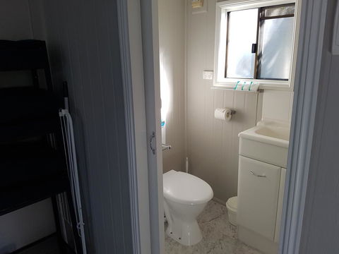 BIG4 Cane Village Holiday Park - Sydneys Hotel 3