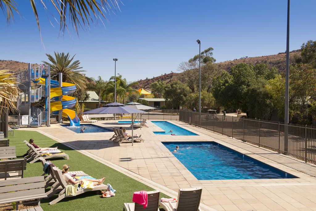 Ross NT Sydneys Hotel