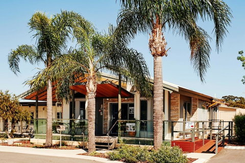 BIG4 Perth Midland Tourist Park - Sydneys Hotel 0