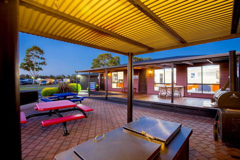 BIG4 Traralgon Park Lane Holiday Park - Sydneys Hotel 3