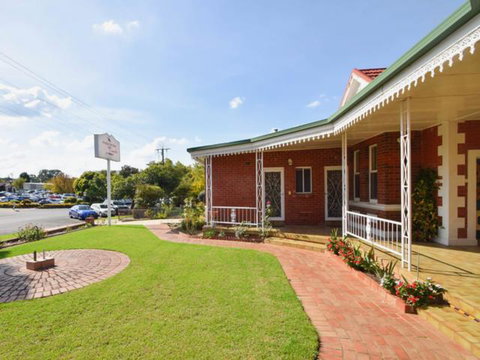 Billabong Wangaratta - Sydneys Hotel 1