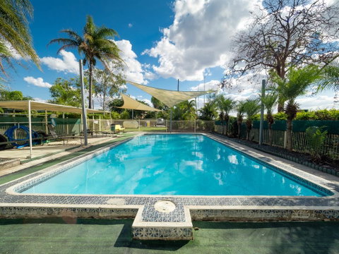 Biloela Caravan & Tourist Park - Sydneys Hotel 3