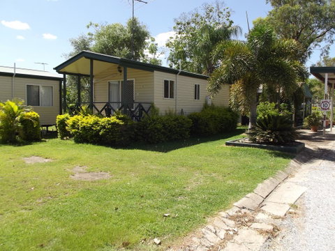 Biloela Caravan & Tourist Park - Sydneys Hotel 0