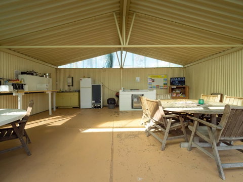 Biloela Caravan & Tourist Park - Sydneys Hotel 2
