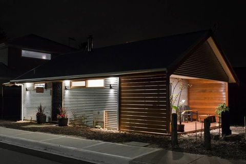 Bird In Hand Cottage, Port Noarlunga - Sydneys Hotel 3