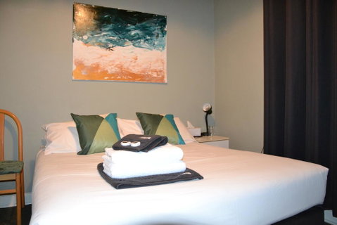 Black Diamond Lodge - Sydneys Hotel 3