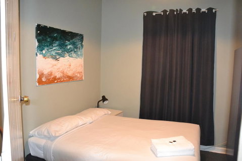 Black Diamond Lodge - Sydneys Hotel 0