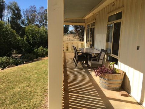 Black Jack Get-A-Way Magpies Nest - Sydneys Hotel 2