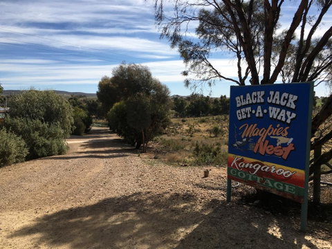 Black Jack Get-A-Way Magpies Nest - Sydneys Hotel 0