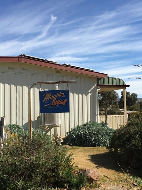 Black Jack Get-A-Way Magpies Nest - Sydneys Hotel 3