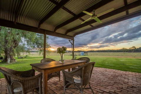 Blaxland's Cottage - Sydneys Hotel 1