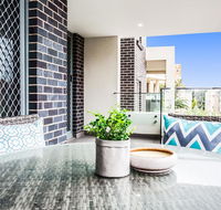 BLISSFUL BREAM 670I - Sydneys Hotel