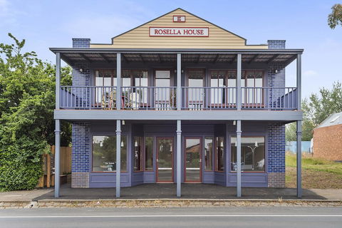 Blue Rosella On Piper - Sydneys Hotel 0