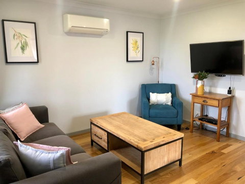 The Weekender - Sydneys Hotel 0