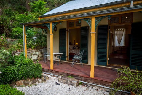 Tizzana Winery Bed And Breakfast - Sydneys Hotel 3