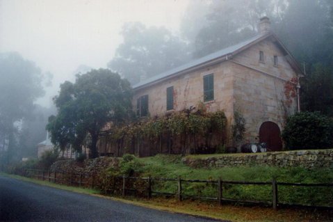 Tizzana Winery Bed And Breakfast - Sydneys Hotel 0