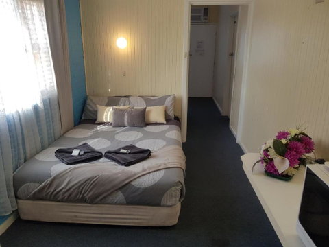 Whyalla Country Inn Motel - Sydneys Hotel 1